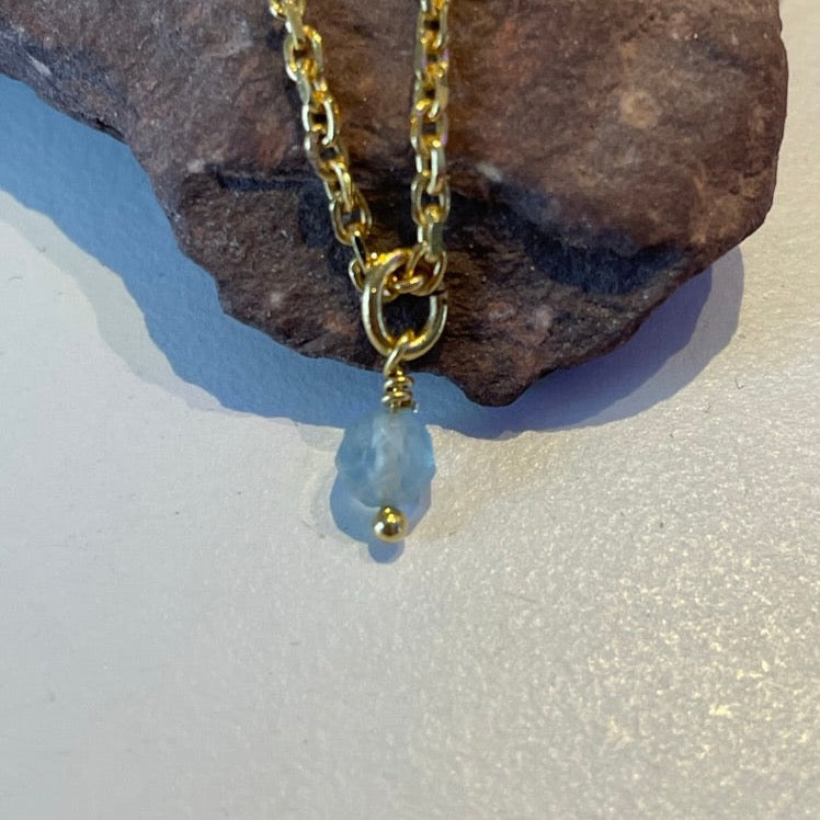 vergulde ketting met geboortesteen maart aquamarijn