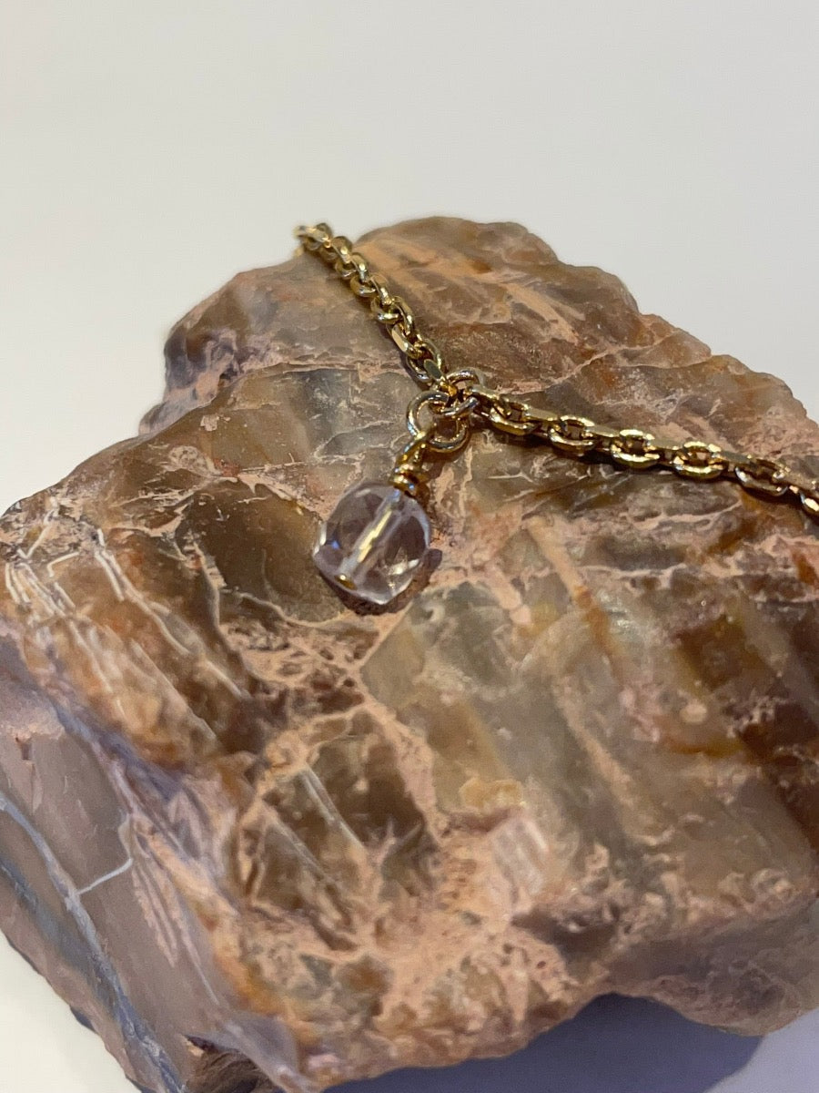 vergulde armband met bergkristal geboortesteen april