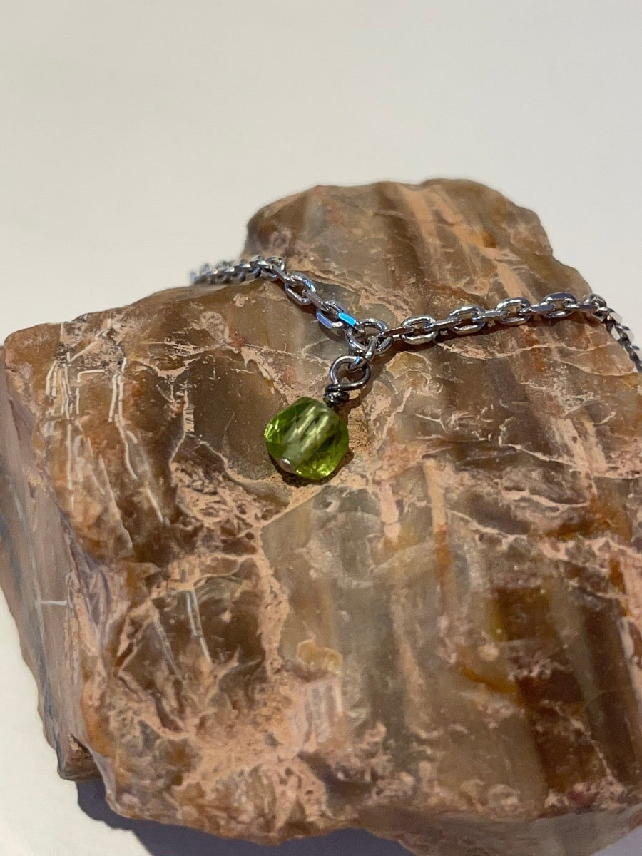 zilveren armband met peridoot geboortesteen augustus