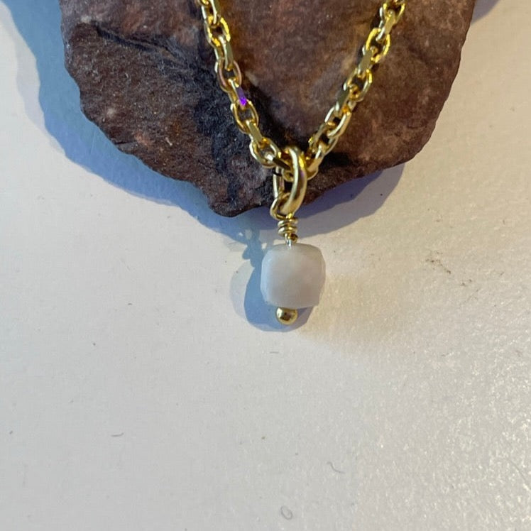 vergulde ketting met geboortesteen oktober opaal