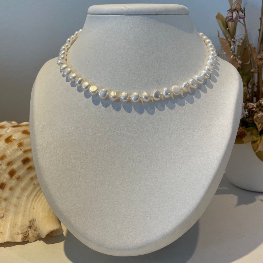 Collier met kleine barok parels