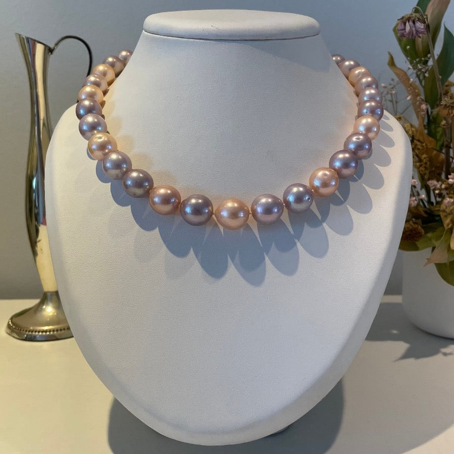 Collier met roze en lavendel zoetwaterparels