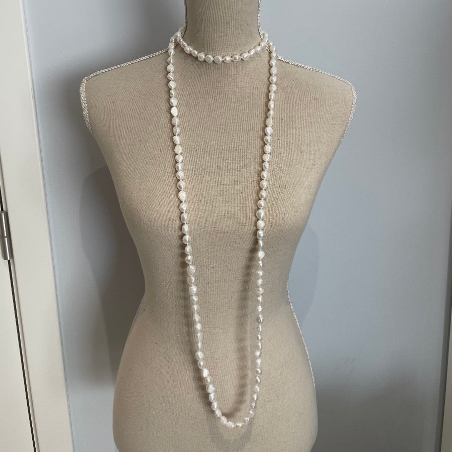 Lange collier met witte barokke zoetwaterparels optie 4