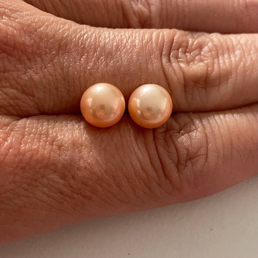 oorbellen met zoetwaterparels in peach