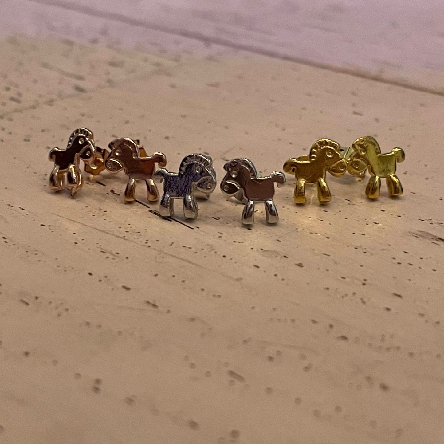 Oorbellen paard in zilver, verguld en rood verguld