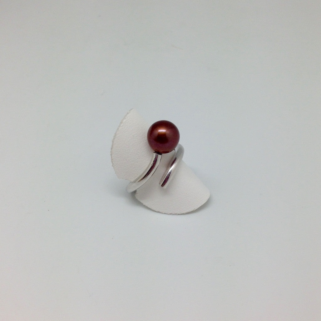 Ring Hundertwasser met chocoladekleurige zoetwaterparel en diamant zijaanzicht