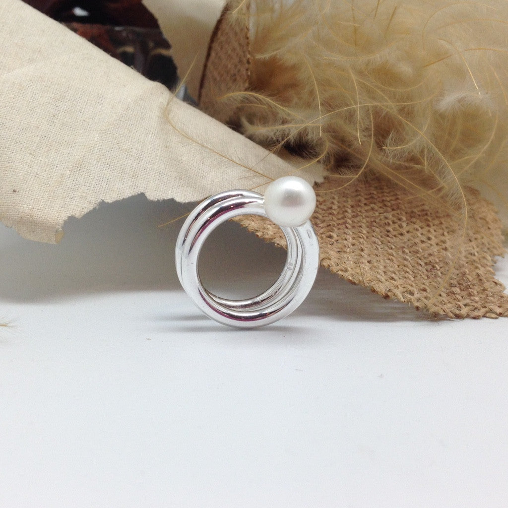 Ring Hundertwasser met witte zoetwaterparel