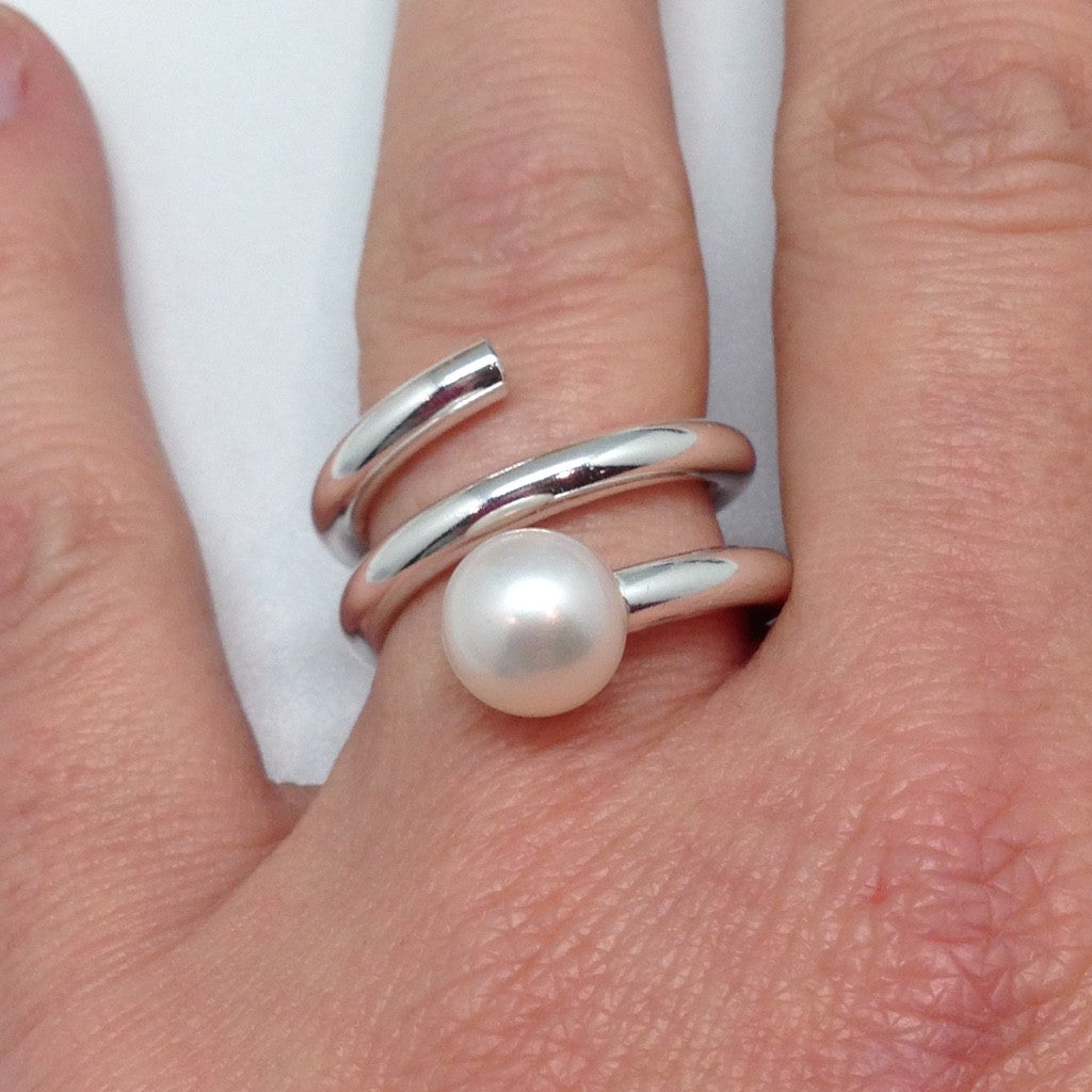 Ring Hundertwasser met witte zoetwaterparel