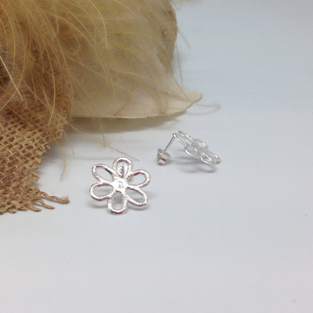 oorbellen velvet flower zilver zijaanzicht