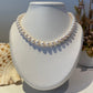 Collier met witte ovalen parels