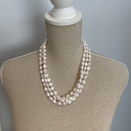 Lange collier met witte barokke zoetwaterparels optie 1