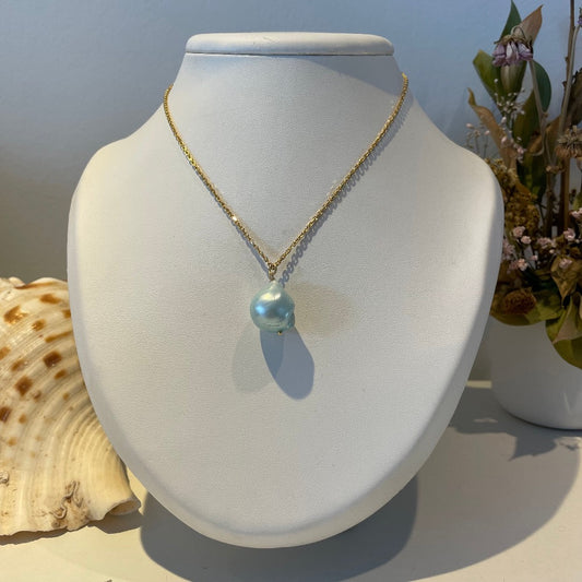 Vergulde ketting met barokparel in mint