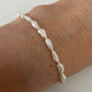 armband met rijstparels op pols