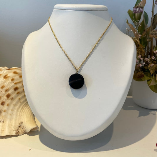 vergulde ketting met helende steen zwarte onyx