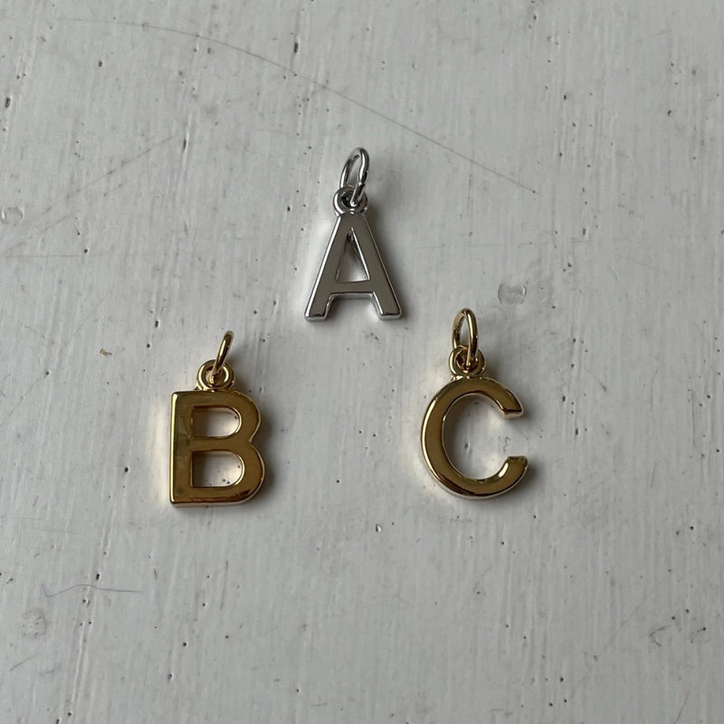Vergulde en zilveren letters A B C